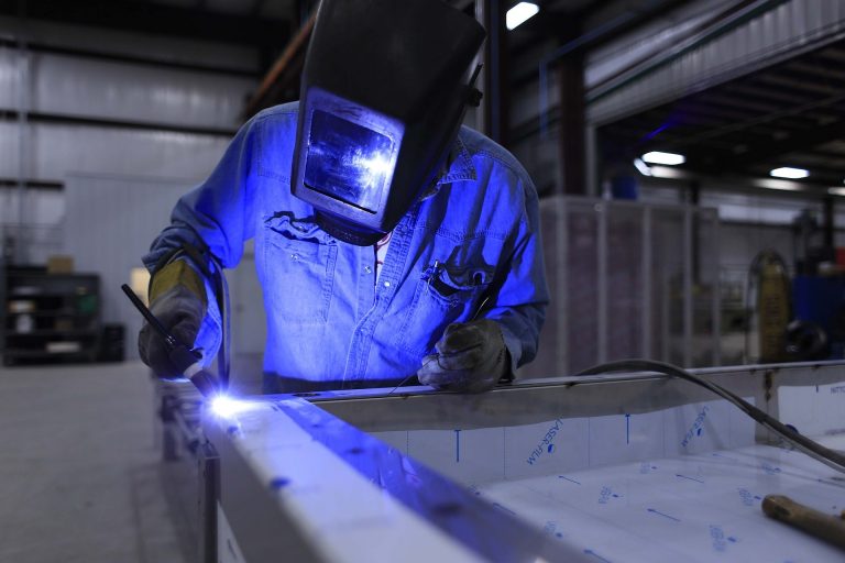 La producción industrial de Euskadi retrocede en marzo un 14,3%