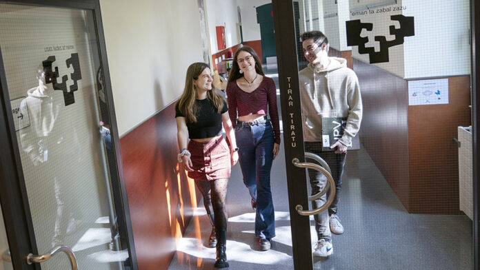 Los precios públicos universitarios para el curso 2024-2025 en Euskadi permanecerán congelados