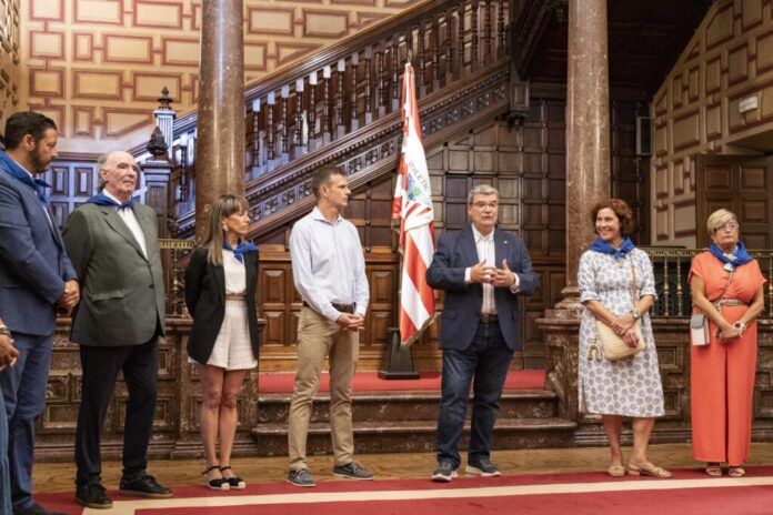 El Athletic Club ofrece en Ibaigane su tradicional recepción de Aste Nagusia al Ayuntamiento de Bilbaon en un ambiente de alirón