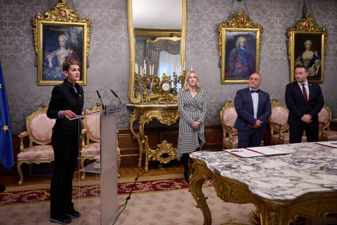 Nafarroak eta Estatuak hitzarmena sinatu dute Nafarroako Unibertsitate Publikoan irakasle eta ikertzaile talentua sartzeko Nafarroak eta Estatuak hitzarmena sinatu dute Nafarroako Unibertsitate Publikoan irakasle eta ikertzaile talentua sartzeko
