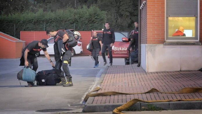 Bizkaia envía un nuevo equipo de bomberos y bomberas para relevar a los efectivos desplegados en Valencia tras la DANA