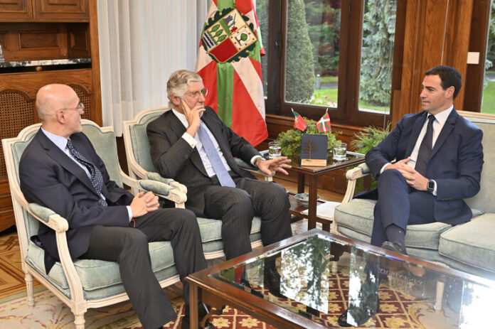 Lehendakariak João Mira-Gomes, Portugalgo enbaxadorea, hartu du