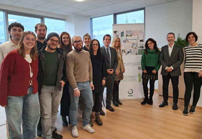 Irujo kontseilariak NNBi enpresa bisitatu du, enpresa horrek adimen artifiziala erabiltzen du minbizia bezalako gaixotasunei buruz aurreikusteko eta erabakiak hartzeko