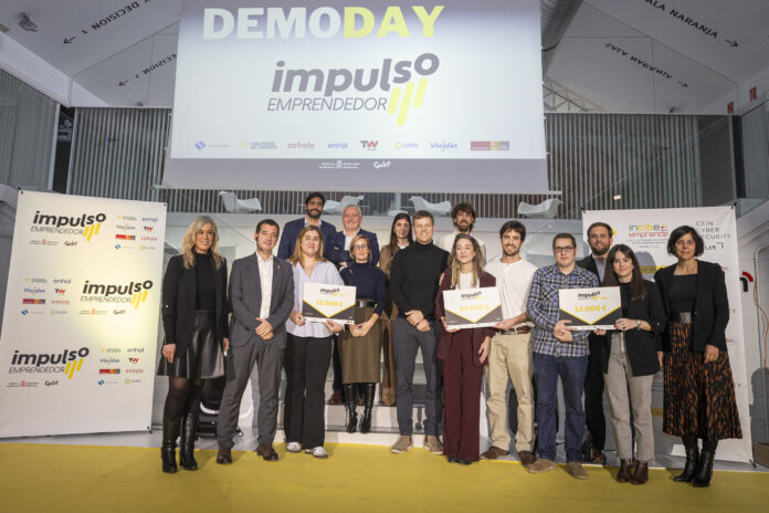 Irujo kontseilariak sariak banatu dizkie ‘Impulso Emprendedor’ azelerazio programaren hiru startup irabazleei