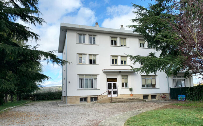 Nafarroako Gobernuak 5,8 milioi euro bideratu ditu harrerako, babeseko, gazte justiziako eta adingabeen larrialdiko esku-hartzeetako zerbitzuen kudeaketara