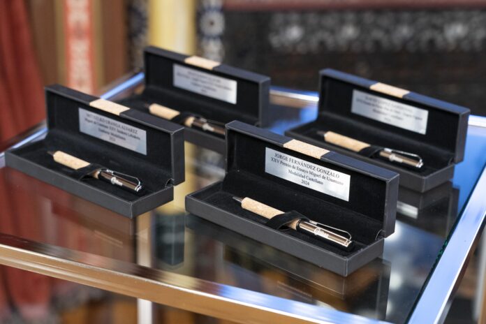 XVII. Blas de Otero-Ángela Figuera Poesia Sariak eta XXV. Miguel de Unamuno Saiakera Sariak banatu dira