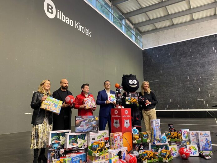 El Ayuntamiento de Bilbao colabora con “Sus derechos en juego” de Cruz Roja para que 1.500 niños y niñas en dificultad social cuenten con un juguete esta Navidad