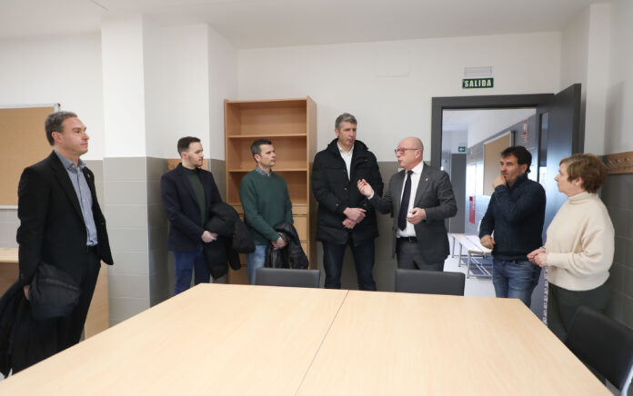 Cintruenigo herriko La Paz DBHIren handitzea bisitatu du Gimenok eta «Nafarroako Gobernuak Erriberako hezkuntzaren alde egindako apustua» nabarmendu du Cintruenigo herriko La Paz DBHIren handitzea bisitatu du Gimenok eta «Nafarroako Gobernuak Erriberako hezkuntzaren alde egindako apustua» nabarmendu du