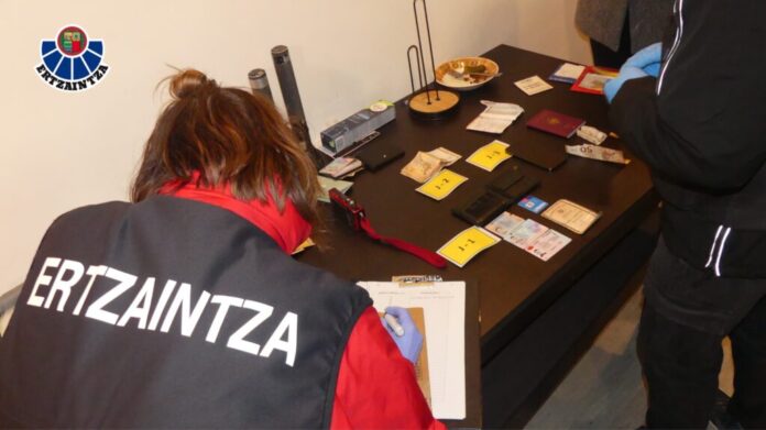 Detenidas cuatro personas en Bilbao y Bermeo por pertenecer a un grupo criminal especializado en robos en viviendas