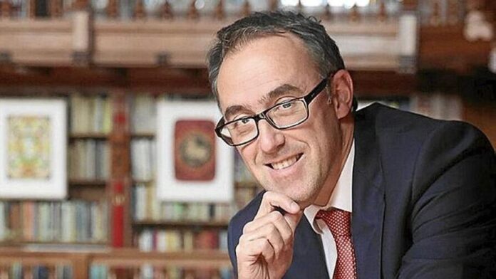Gobernu Kontseiluak Javier Arrieta Deustuko Unibertsitateko katedraduna Segurtasun saileko Giza Baliabideen zuzendari izendatzea onartu du