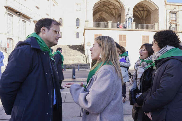 Alberto Martinez eta Nerea Melgosa sailburuek Minbiziaren Aurkako Munduko Egunaren harira antolatuta den ekitaldian parte hartu dute Alberto Martinez eta Nerea Melgosa sailburuek Minbiziaren Aurkako Munduko Egunaren harira antolatuta den ekitaldian parte hartu dute