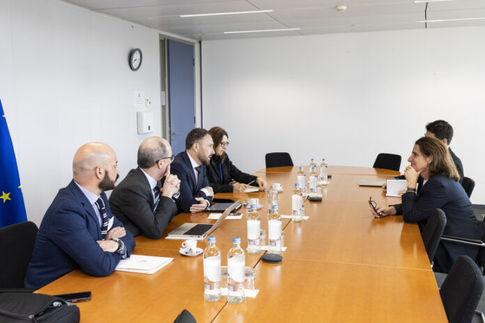 Itxaso Teresa Riberarekin bildu da eta Europako klase ertainentzako etxebizitza eskuragarrien beharra azpimarratu du