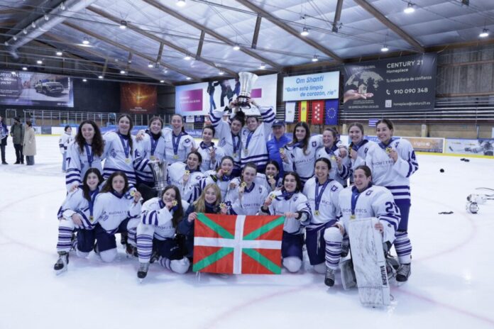 El Txuri-Urdin de hockey hielo femenino revalida su título de Liga