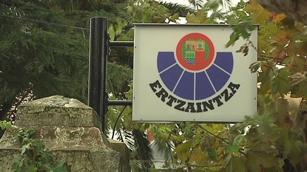 Dos detenidos tras ser sorprendidos tratando de sustraer cableado de cobre en una empresa de Zestoa Dos detenidos tras ser sorprendidos tratando de sustraer cableado de cobre en una empresa de Zestoa