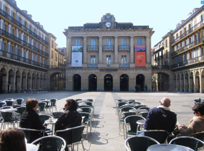 Las terrazas de Donostia podrán cerrar media hora más tarde en invierno