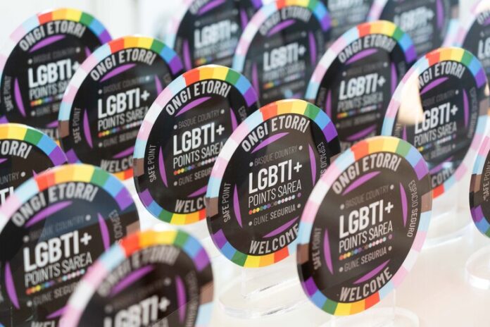 Euskadin 450 gune baino gehiago gehitu zaizkio LGBTI+ Points Sareari, berdintasunaren aldeko eta erasoak saihesteko konpromisoari ikusgarritasuna emateko