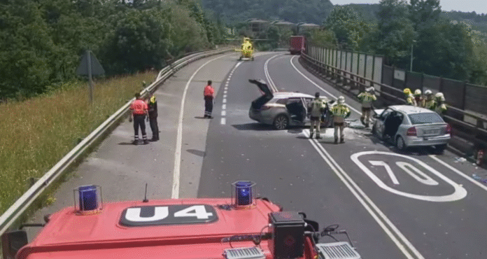 Cinco heridos en un accidente de circulación en la N-634 en Amorebieta-Etxano