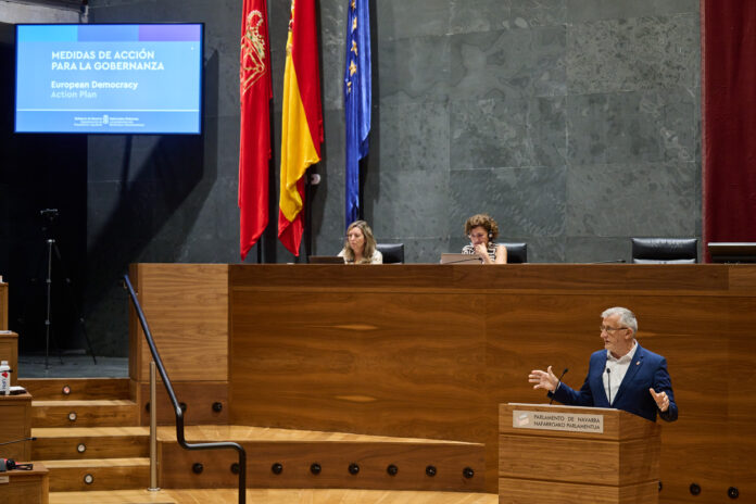 Gobernantza demokratikoa eta herritarrek erakundeekiko duten konfiantza indartzeko neurri-sorta iragarri du Taberna lehendakariordeak