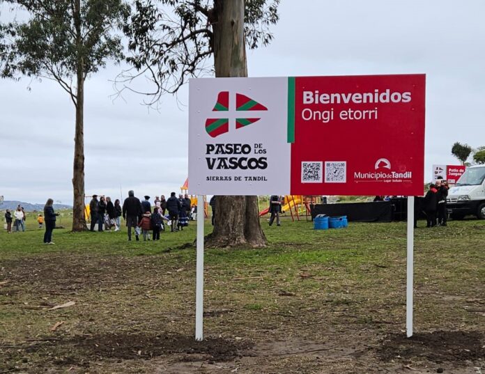 Euskadiko Ordezkaria Tandileko Euskaldunen Pasealekuaren inaugurazioan izan da