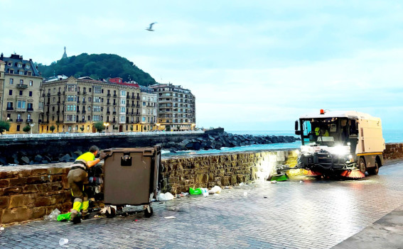 111 langileko dispositibo batek Donostiako kaleak garbituko ditu Aste Nagusian