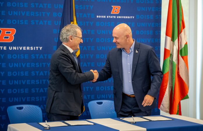Euskal Herriko Unibertsitateak eta Boiseko State Universityk Itsas-Gaindiko Campusa aurkeztu dute