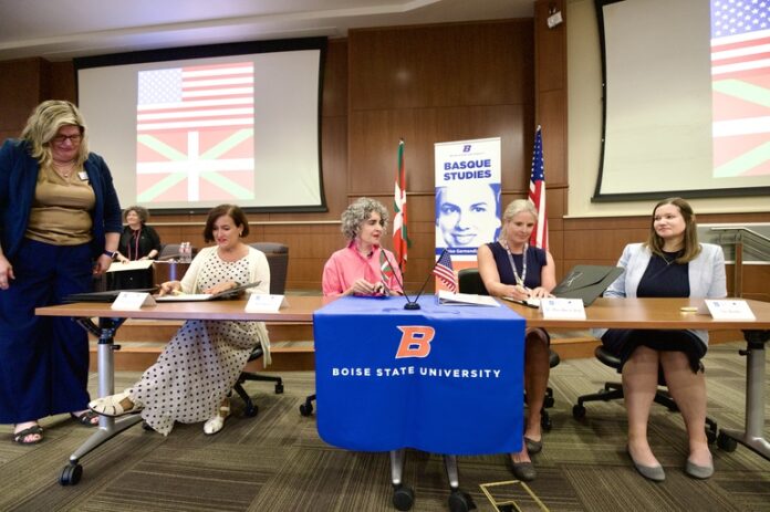 Eusko Jaurlaritzak eta Boise State Unibertsitateak euskal ikasketekin duten konpromisoa sendotu dute ikerketa programa aitzindari bat abiaraziz