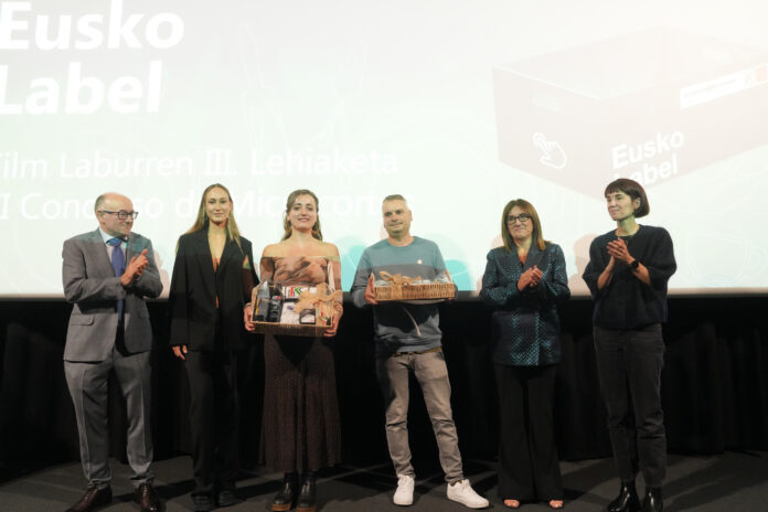 Amaia Barredo sailburuak Zinemaldiko Eusko Label saileko sariak eman ditu