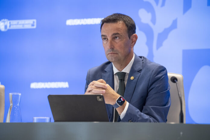 Mikel Torresen ustez “langileen eskubideetan atzerapauso bat da” PPk eta Voxek lanaldia murrizteari uko egin izana