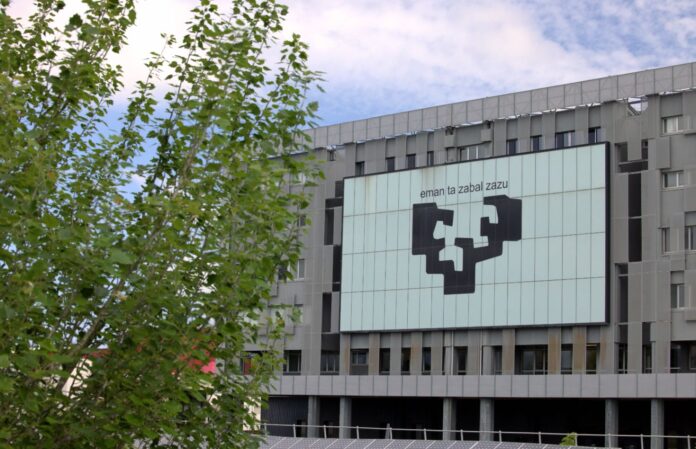 EHUk 400 unibertsitate onenen artean egoten jarraitzen du, Shanghaiko rankingaren arabera