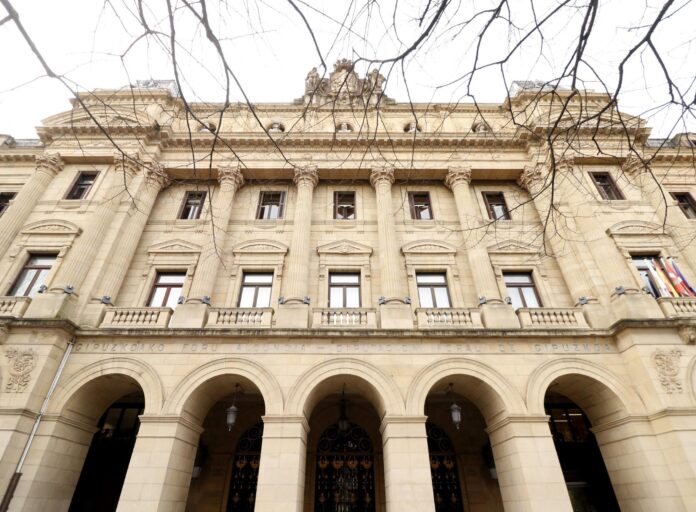 Foru Aldundiak berretsi egin du DIPCri eta Emakumeak Zientzian programari emandako babesa