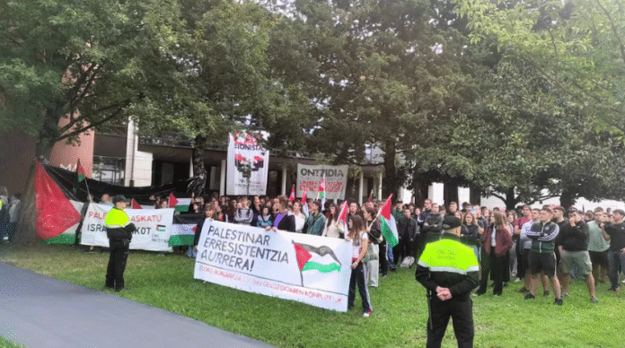 Protestas a favor de Palestina retrasan el arranque del curso académico de la EHU