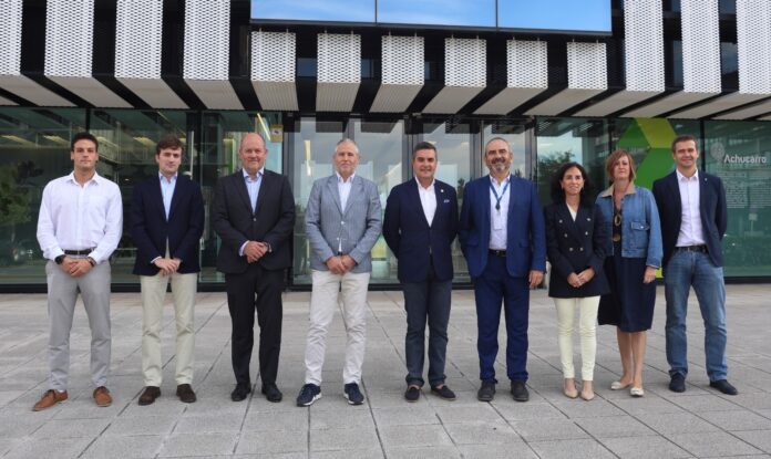 Mikel Jauregi Industriako sailburuak Satlantis enpresa bisitatu du; satelite espazialetan espezializatutako enpresa da