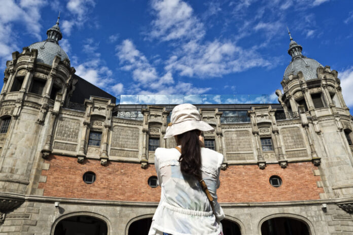 Euskadi ultima la implantación del impuesto turístico