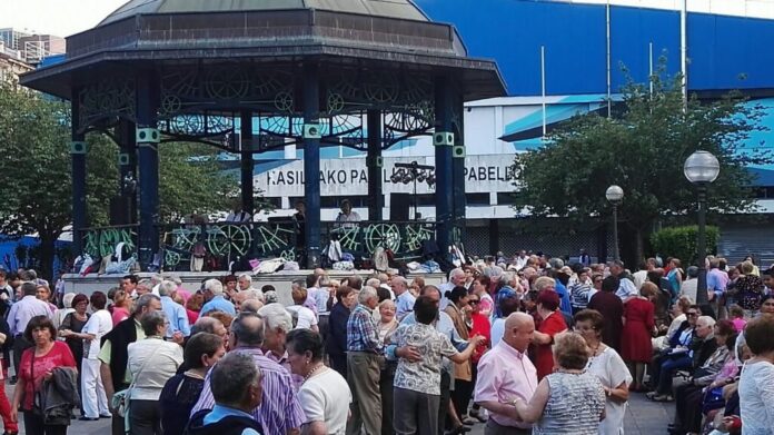 Los bailables regresan con nuevas sesiones al aire libre en la plaza Levante y la plaza La Casilla de Bilbao
