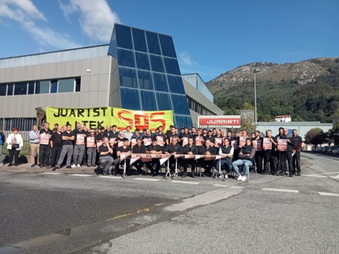 Trabajadores de Juaristi y Aitek de Azkoitia denuncian impagos y exigen un plan de viabilidad