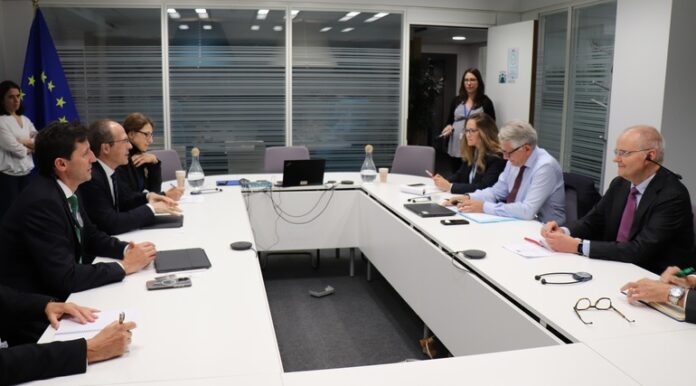 «Funtsezkoa da eskumen fiskalak dituzten eskualdeek ahots propioa izatea Europan», nabarmendu du Bruselako Noël d’Anjou sailburuak