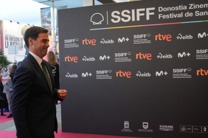 Lehendakaria Karmele filmaren estreinaldian izan da, Donostia Zinemaldiaren 73. edizioaren Sail Ofizialaren barruan