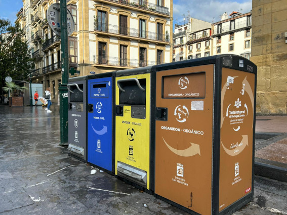 DonostiakoUdalak zakarrontzi trinkotzaileen instalazioa zabaldu du DonostiakoUdalak zakarrontzi trinkotzaileen instalazioa zabaldu du