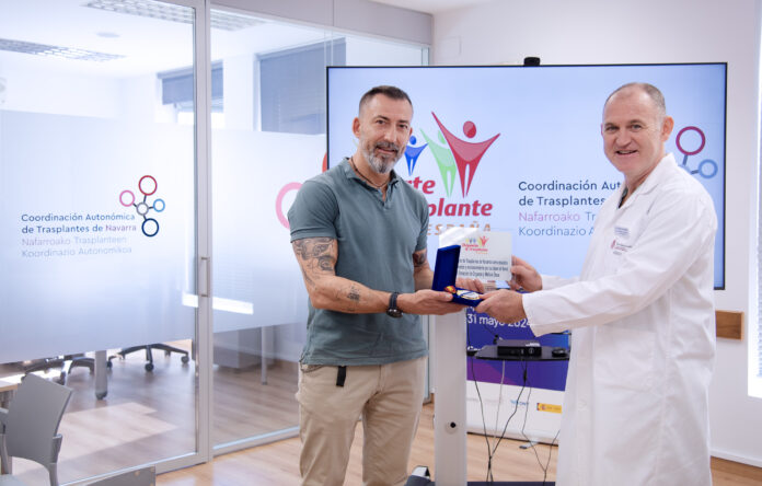 Nafarroako Transplanteen Koordinazio Autonomikoak Iosu Martín giltzurrun-transplantatutako kirolariak lortutako urrezko domina jaso du