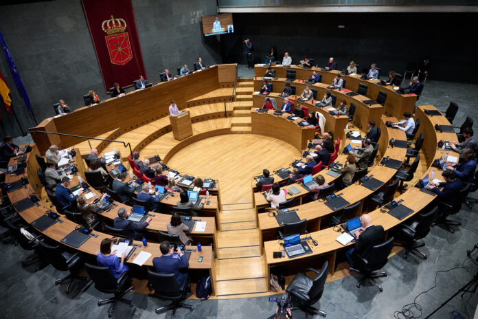 Foru Komunitatearen Estatuari buruzko eztabaida bat egiteko eskatu dio Gobernuak Nafarroako Parlamentuari