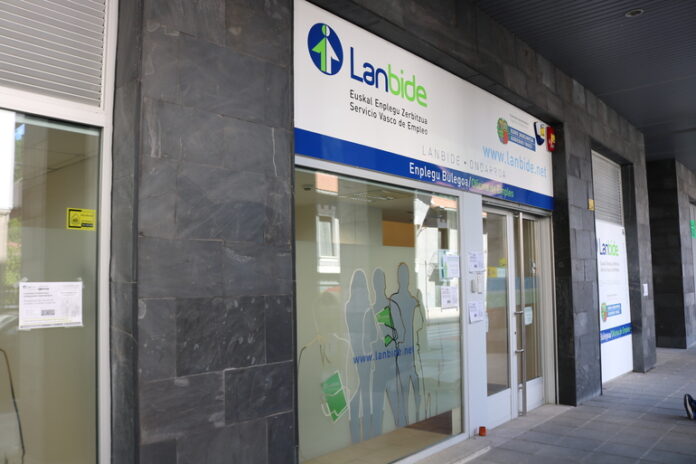 El paro desciende al 5,7 % en el segundo trimestre de este año