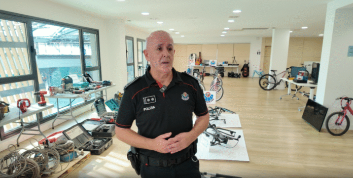La Ertzaintza organiza en Eibar una muestra de objetos robados para que los ciudadanos puedan recuperarlos