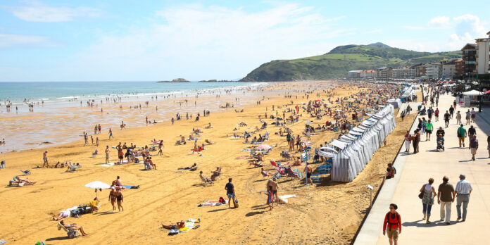 Zarauzko Udalak aurtengo hondartza denboraldian martxan izan diren zerbitzuen balorazioa egin du