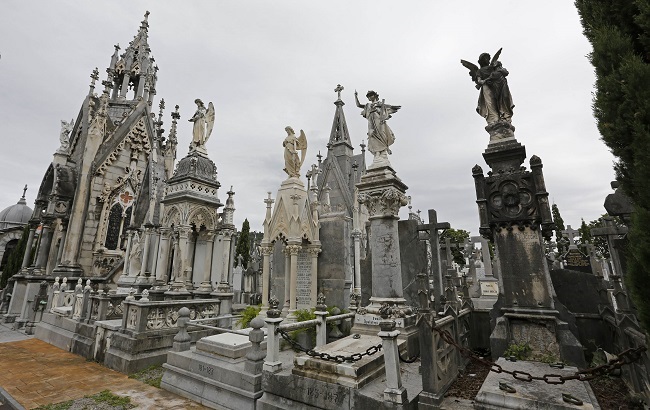 Los cementerios de Donostia se preparan para el Día de Todos los Santos