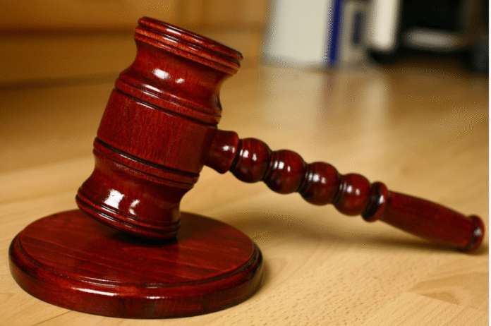 Condenado a dos años de prisión, que no cumplirá, por agredir sexualmente y maltratar a su pareja en Donostia