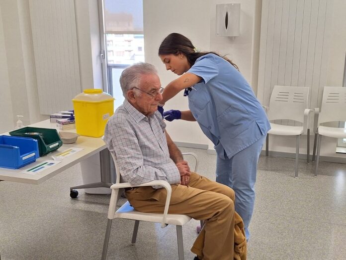 Comienza la vacunación frente a la gripe para los grupos de riesgo y mayores de 60 años