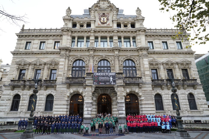 Harrera egin zaie Foru Jauregian Euskal Pilotaren Nazioen Ligako antolakuntzari eta partaideei