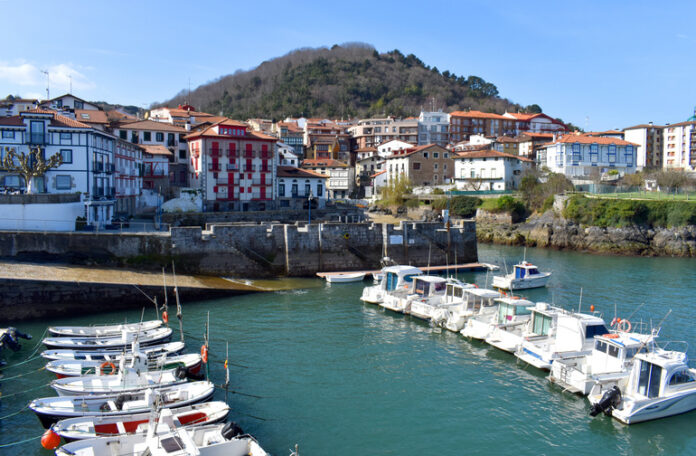 Euskal portuetako amarralekuak entzuteko prozesua itxaron-zerrendan dauden erabiltzaileei ireki da