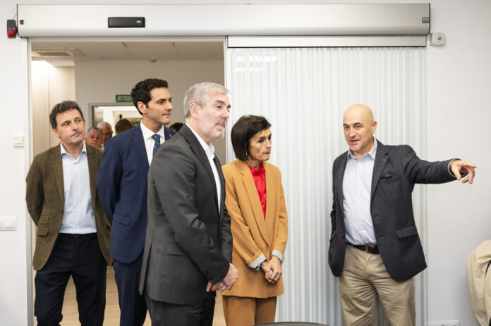 Berrikuntza sustatzeko eta pertsonen bizitza hobetzeko «politika erabilgarria eta lurraldeen arteko lankidetza» defendatu dituzte kanarietako presidenteak, Clavijok eta Nerea Melgosak