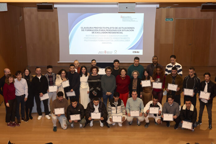 Kalean dauden 30 gaztek ostalaritzako eta logistikako prestakuntza jaso dute Nafarroako Gobernuak, Caritasek eta Iruñeko Udalak bultzatutako ekimen batean